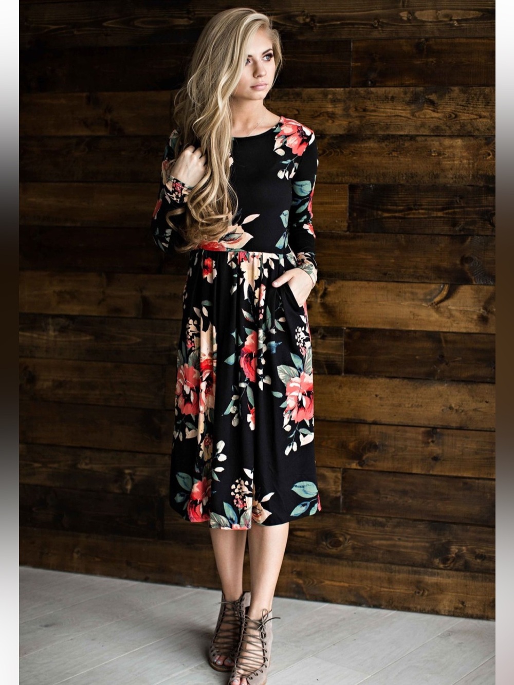 Jessakae floral midi dress. Size: Medium